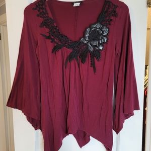 Flowy top, lace collar detail